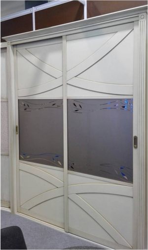Классический шкаф купе с эксклюзивным декором Курск