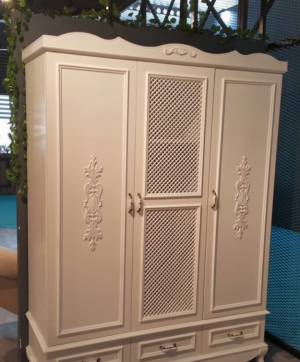 Распашные двери с декоративными накладками Курск